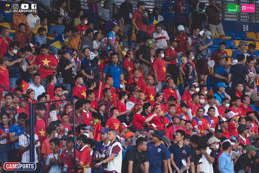 Những bóng hồng CĐV trên khán đài trận U22 Việt Nam vs U22 Lào - Ảnh 13.