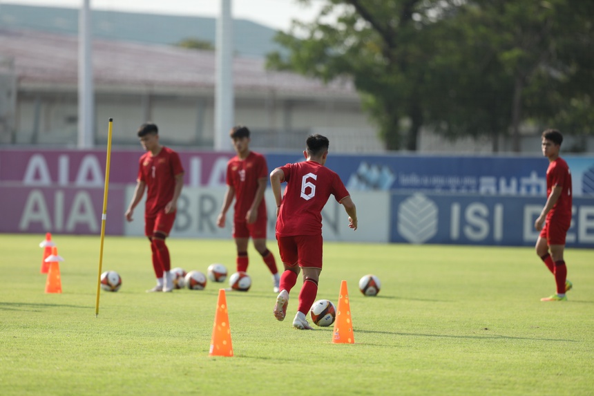 U22 Việt Nam tập luyện chuẩn bị cho trận đấu với U22 Lào. Ảnh: Hoàng Linh U22 Việt Nam tập luyện chuẩn bị cho trận đấu với U22 Lào. Ảnh: Hoàng Linh