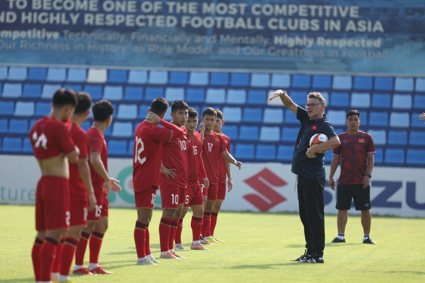 U22 Việt Nam tập luyện chuẩn bị cho trận đấu với U22 Lào. Ảnh: Hoàng Linh U22 Việt Nam tập luyện chuẩn bị cho trận đấu với U22 Lào. Ảnh: Hoàng Linh