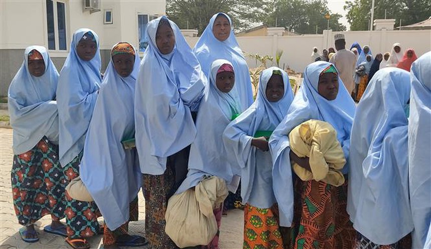 Các tay súng ở Nigeria trả tự do cho 74 trẻ em sau khi nhận chuộc - Ảnh 1. Các tay súng ở Nigeria trả tự do cho 74 trẻ em sau khi nhận chuộc - Ảnh 1.