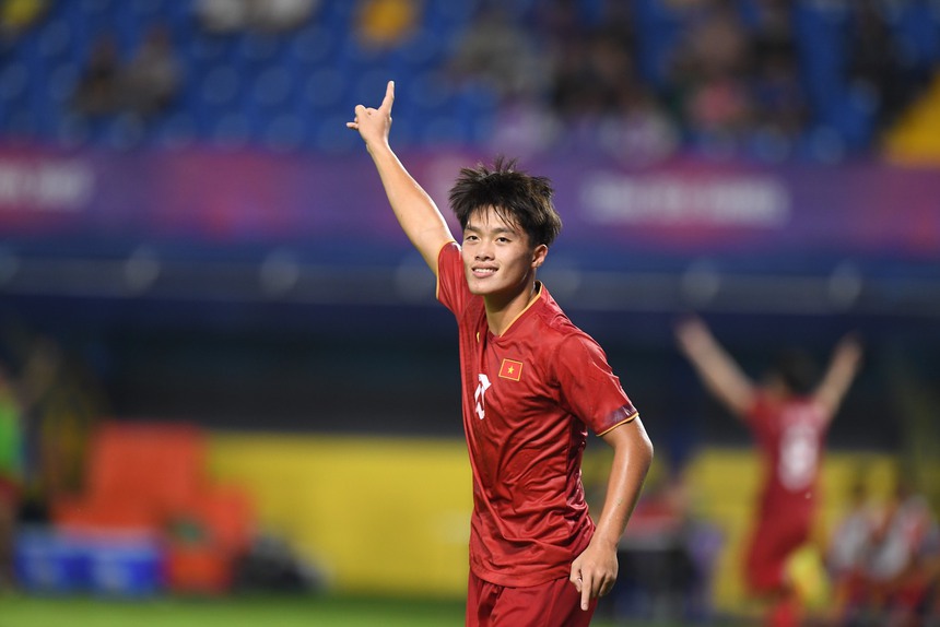 U22 Lào tiến bộ bất ngờ nhưng vẫn bị U22 Việt Nam hạ trong ngày ‘Vua giải trẻ’ của HAGL tỏa sáng  - Ảnh 4.