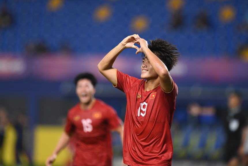 U22 Lào tiến bộ bất ngờ nhưng vẫn bị U22 Việt Nam hạ trong ngày ‘Vua giải trẻ’ của HAGL tỏa sáng  - Ảnh 5.