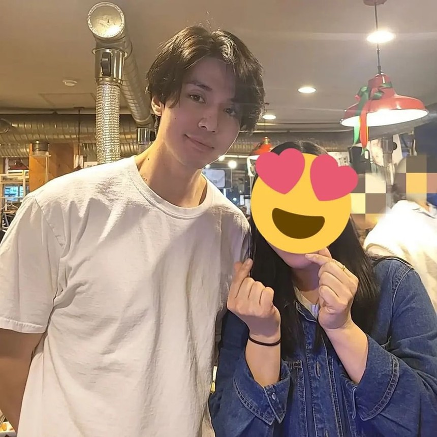 Dàn sao dự tiệc qua ảnh chụp cam thường: Hyun Bin gây sốt khi cạo đi bộ râu xồm xoàm, đọ sắc cực gắt với Lee Dong Wook - Ảnh 6.