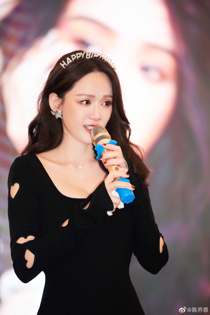 Nhan sắc U50 của Trần Kiều Ân gây sốt vì trẻ trung quá mức - Ảnh 2. Nhan sắc U50 của Trần Kiều Ân gây sốt vì trẻ trung quá mức - Ảnh 2.