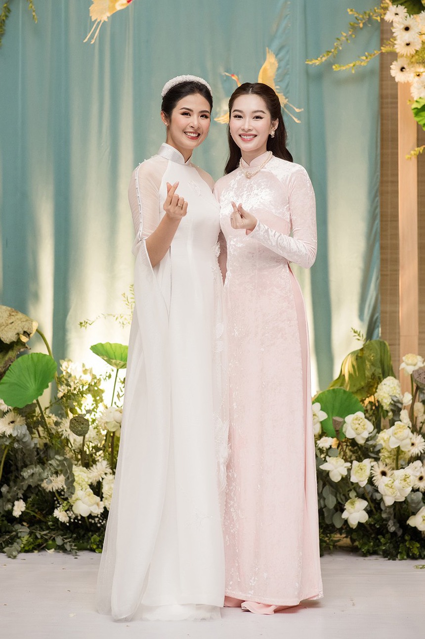 Đặng Thu Thảo và những lần đọ sắc cùng dàn hậu Việt: Vượt mặt Mai Phương Thúy, hơn Phương Nhi hẳn 11 tuổi vẫn chẳng 'lép vế' - Ảnh 6. Đặng Thu Thảo và những lần đọ sắc cùng dàn hậu Việt: Vượt mặt Mai Phương Thúy, hơn Phương Nhi hẳn 11 tuổi vẫn chẳng 'lép vế' - Ảnh 6.