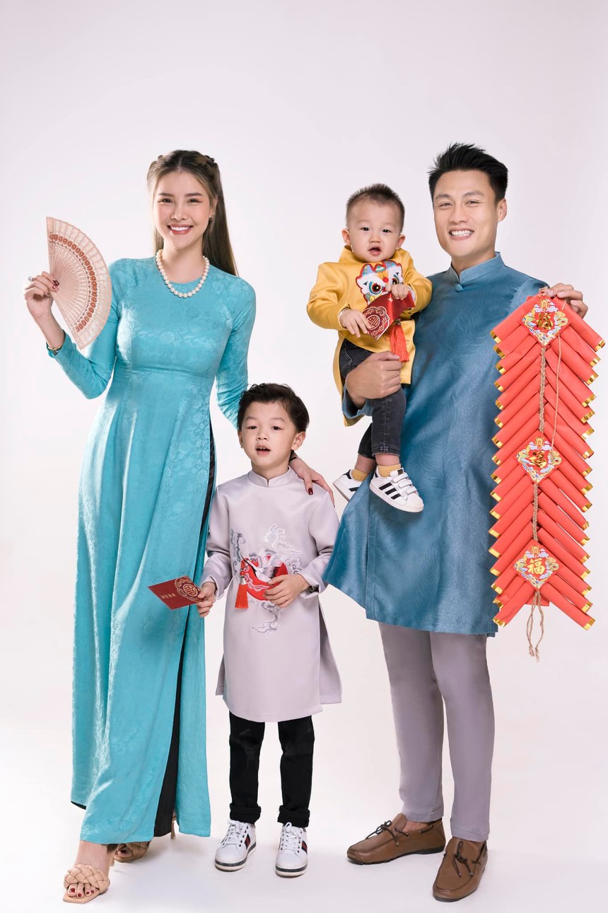 Ngắm nhan sắc vợ siêu mẫu của tiền đạo Mạc Hồng Quân, 'chung mâm' với Ngọc Trinh cũng không hề lép vế - Ảnh 6.