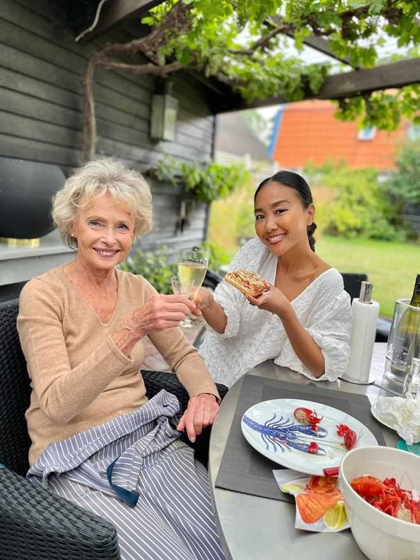 Chân dung mẹ chồng 81 tuổi làm nha sĩ, sống một mình trong căn nhà lớn của Đoan Trang - Ảnh 5.