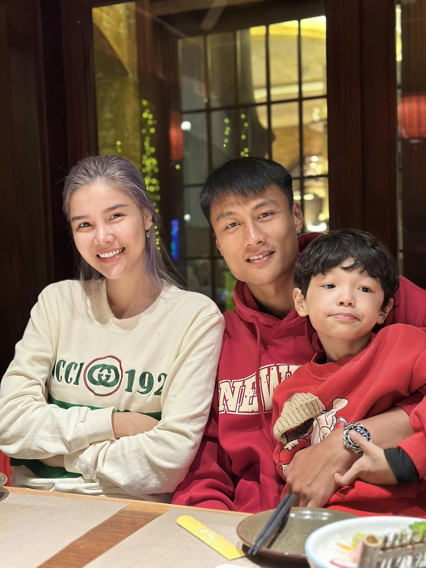 Ngắm nhan sắc vợ siêu mẫu của tiền đạo Mạc Hồng Quân, 'chung mâm' với Ngọc Trinh cũng không hề lép vế - Ảnh 8.