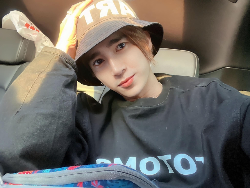 Chi Dân hiện tại: Ở ẩn sau biến cố gia đình, từng lên tiếng phản pháo vì loạt hình xăm kín người - Ảnh 4. Chi Dân hiện tại: Ở ẩn sau biến cố gia đình, từng lên tiếng phản pháo vì loạt hình xăm kín người - Ảnh 4.