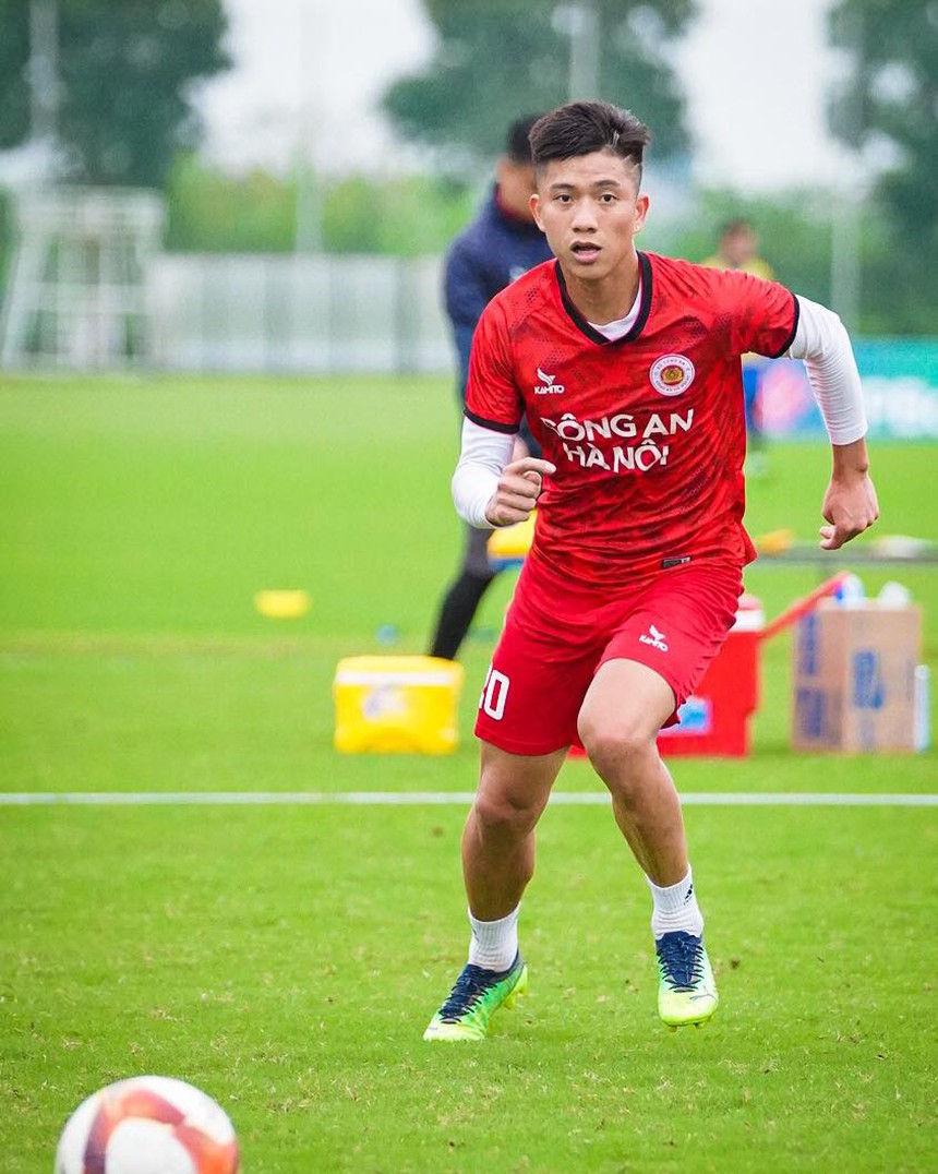 Nóng: Tiền về tuyển Việt Nam chấn thương nặng, ông Troussier vừa nhận chức đã phải lo sốt vó - Ảnh 1. Nóng: Tiền về tuyển Việt Nam chấn thương nặng, ông Troussier vừa nhận chức đã phải lo sốt vó - Ảnh 1.