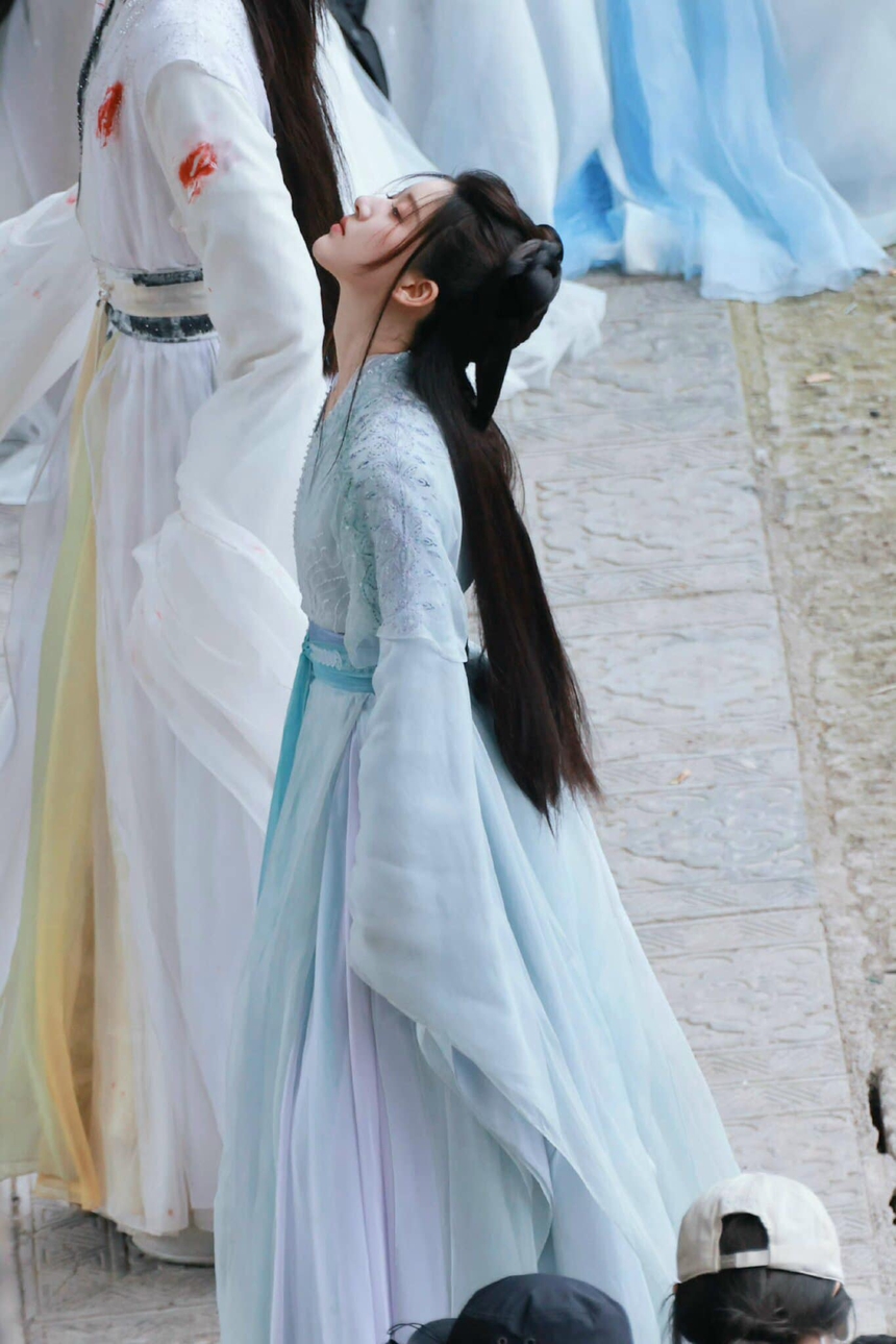 Triệu Lộ Tư lộ tính cách thật trên sóng livestream: Hết nhảy múa lại ăn uống liên tục cực đáng yêu - Ảnh 7.