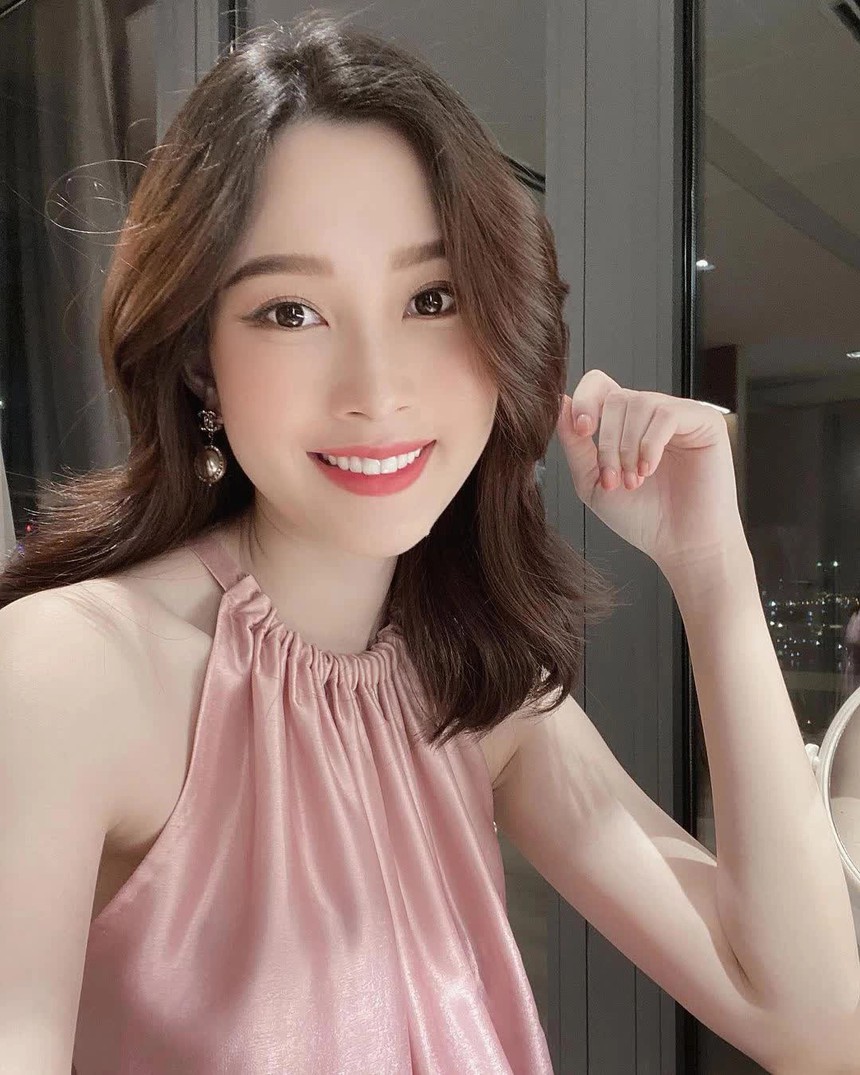 Đặng Thu Thảo và những lần đọ sắc cùng dàn hậu Việt: Vượt mặt Mai Phương Thúy, hơn Phương Nhi hẳn 11 tuổi vẫn chẳng 'lép vế' - Ảnh 7. Đặng Thu Thảo và những lần đọ sắc cùng dàn hậu Việt: Vượt mặt Mai Phương Thúy, hơn Phương Nhi hẳn 11 tuổi vẫn chẳng 'lép vế' - Ảnh 7.