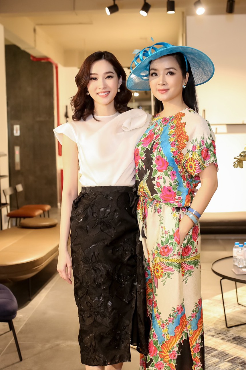 Đặng Thu Thảo và những lần đọ sắc cùng dàn hậu Việt: Vượt mặt Mai Phương Thúy, hơn Phương Nhi hẳn 11 tuổi vẫn chẳng 'lép vế' - Ảnh 4. Đặng Thu Thảo và những lần đọ sắc cùng dàn hậu Việt: Vượt mặt Mai Phương Thúy, hơn Phương Nhi hẳn 11 tuổi vẫn chẳng 'lép vế' - Ảnh 4.