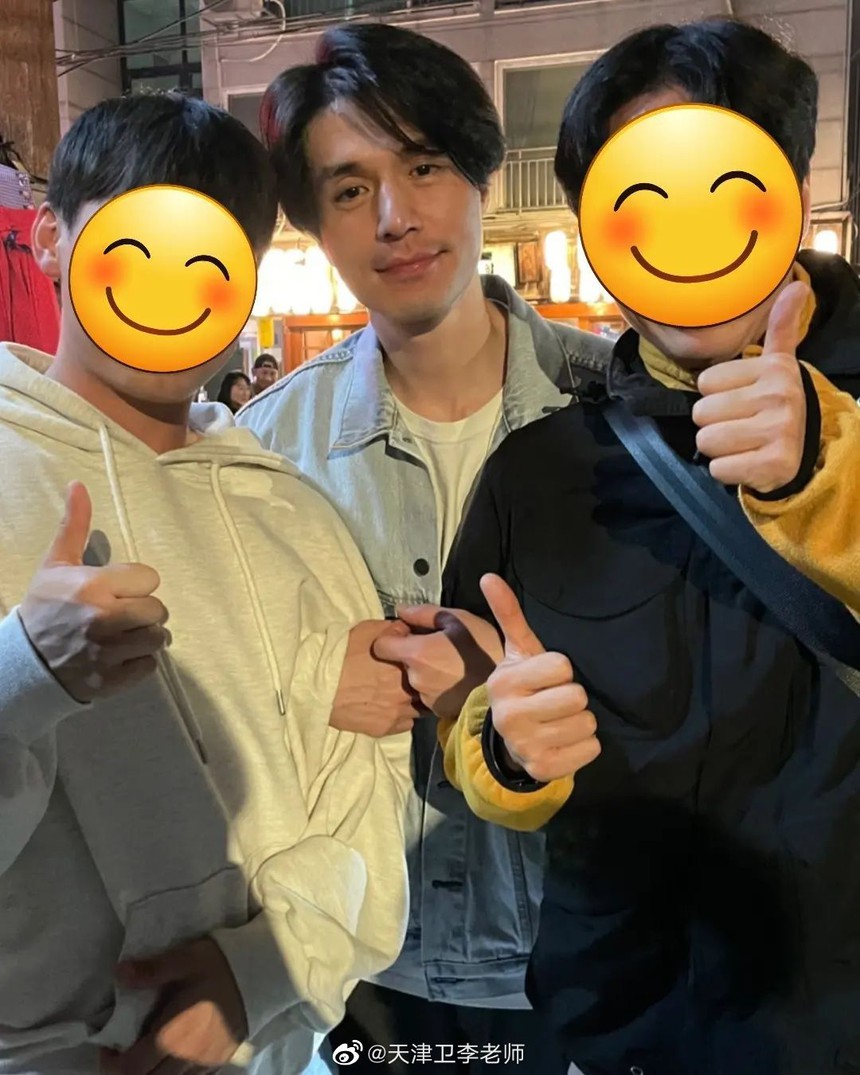 Dàn sao dự tiệc qua ảnh chụp cam thường: Hyun Bin gây sốt khi cạo đi bộ râu xồm xoàm, đọ sắc cực gắt với Lee Dong Wook - Ảnh 7.