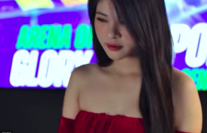 Tìm ra danh tính hot girl Liên Quân giấu mặt, chỉ để lộ thềm ngực vẫn đủ gây thương nhớ - Ảnh 3.