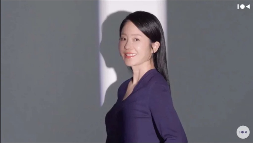 Go Hyun Jung gây choáng với vẻ đẹp tuổi 52, bí quyết là sống độc thân? - Ảnh 3. Go Hyun Jung gây choáng với vẻ đẹp tuổi 52, bí quyết là sống độc thân? - Ảnh 3.