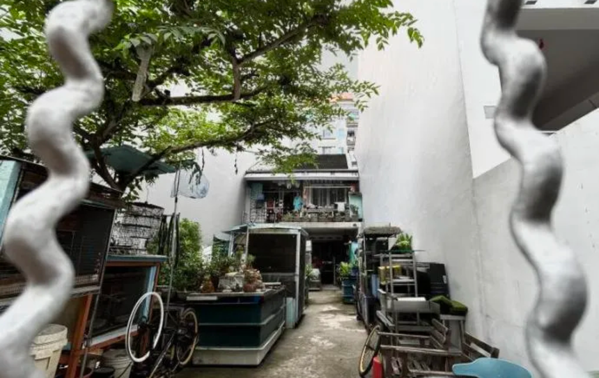 Chủ quyết không bán nhà cũ dù được đền bù 94 tỷ đồng: Kẹt cứng giữa 2 tòa chung cư, người trong cuộc cầu xin được “riêng tư" - Ảnh 2.