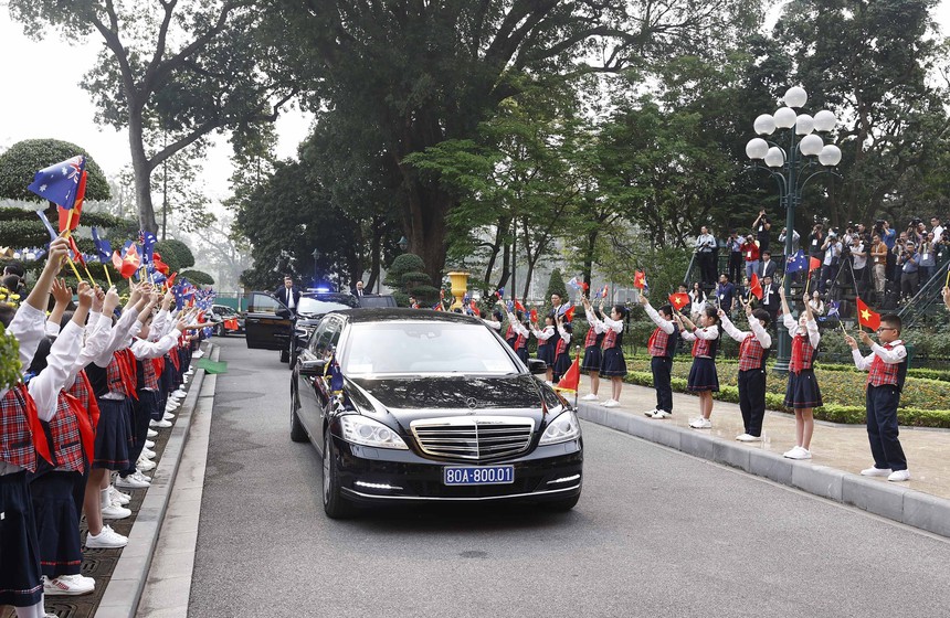 Chủ tịch nước Võ Văn Thưởng chủ trì lễ đón Toàn quyền Australia David Hurley - Ảnh 1.