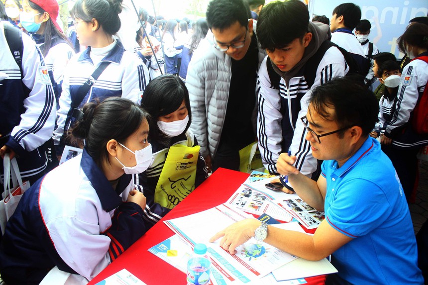 Tuyển sinh Đại học 2023: Rút ngắn thời gian thí sinh đăng ký, điều chỉnh nguyện vọng xét tuyển - Ảnh 1.