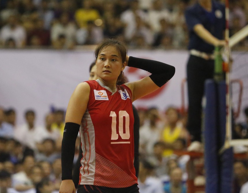Nguyễn Linh Chi đươc coi là cây chuyền hai xuất sắc bậc nhất của bóng chuyền nữ Việt Nam trong gần một thập kỷ