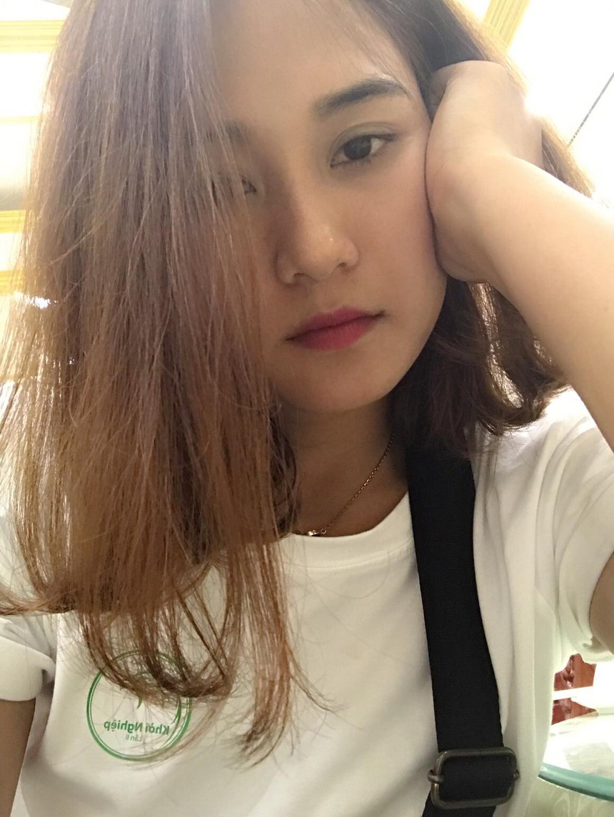 Linh Chi trong một khoảnh khắc đầy tâm trạng giữa cuộc sống đời thường