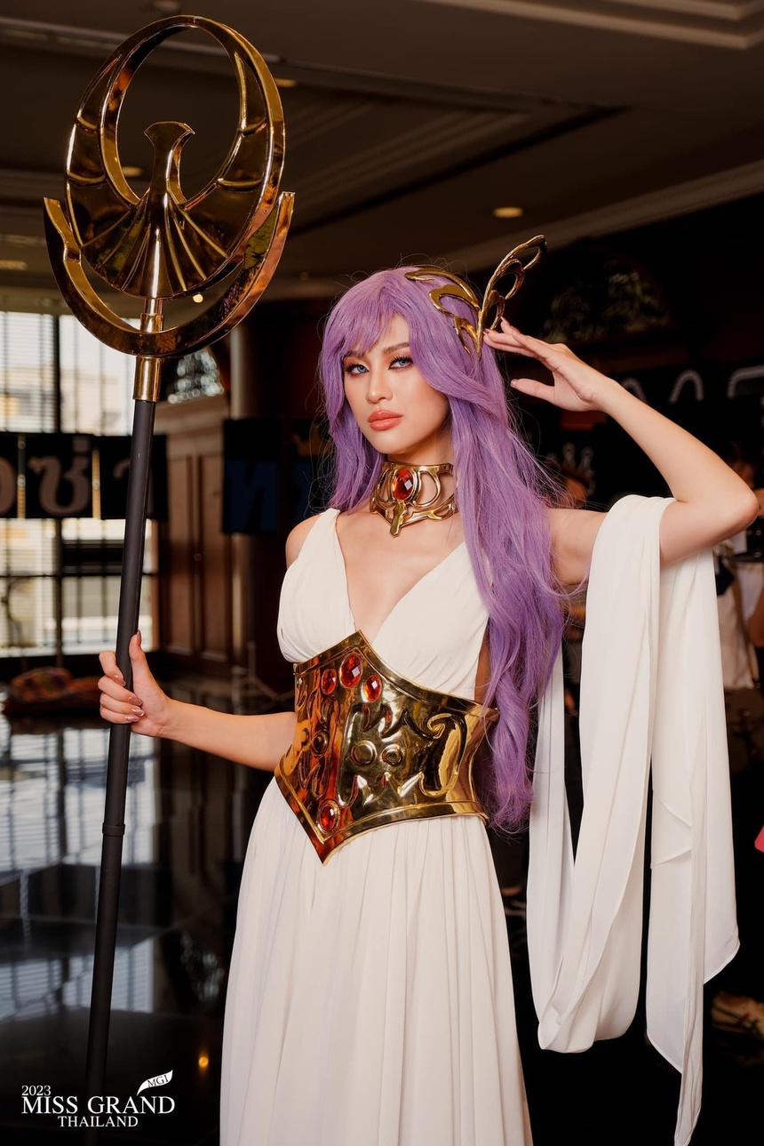 Hậu leo cây, làm lố livestream bán hàng, dàn thí sinh Hoa hậu Hòa bình Thái Lan hóa nữ thần, tay đua - Ảnh 4. Hậu leo cây, làm lố livestream bán hàng, dàn thí sinh Hoa hậu Hòa bình Thái Lan hóa nữ thần, tay đua - Ảnh 4.