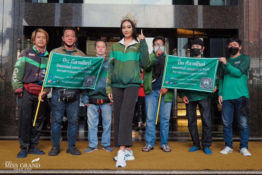 Hậu leo cây, làm lố livestream bán hàng, dàn thí sinh Hoa hậu Hòa bình Thái Lan hóa nữ thần, tay đua - Ảnh 13. Hậu leo cây, làm lố livestream bán hàng, dàn thí sinh Hoa hậu Hòa bình Thái Lan hóa nữ thần, tay đua - Ảnh 13.