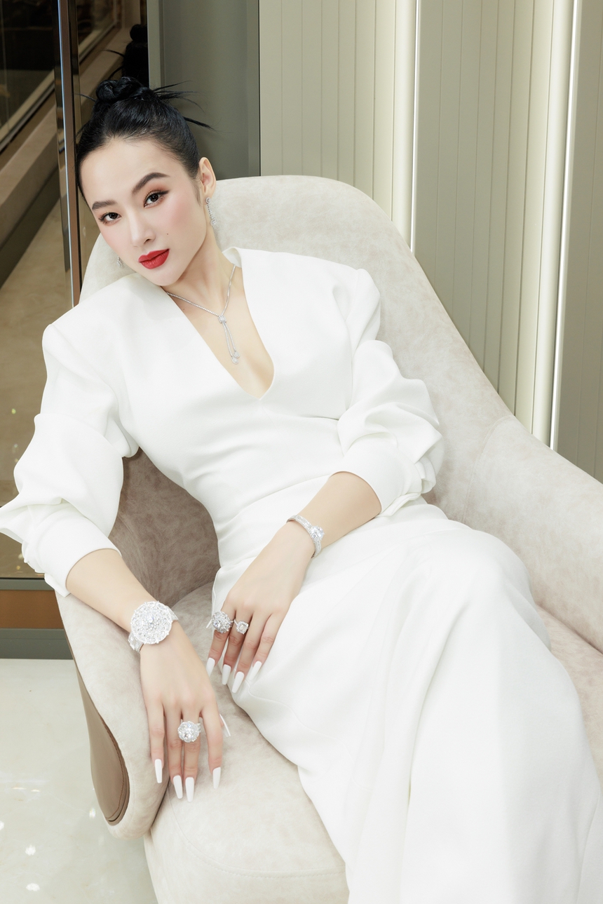 Angela Phương Trinh bất ngờ xuất hiện thanh lịch cùng con gái nuôi trong sự kiện - Ảnh 7.