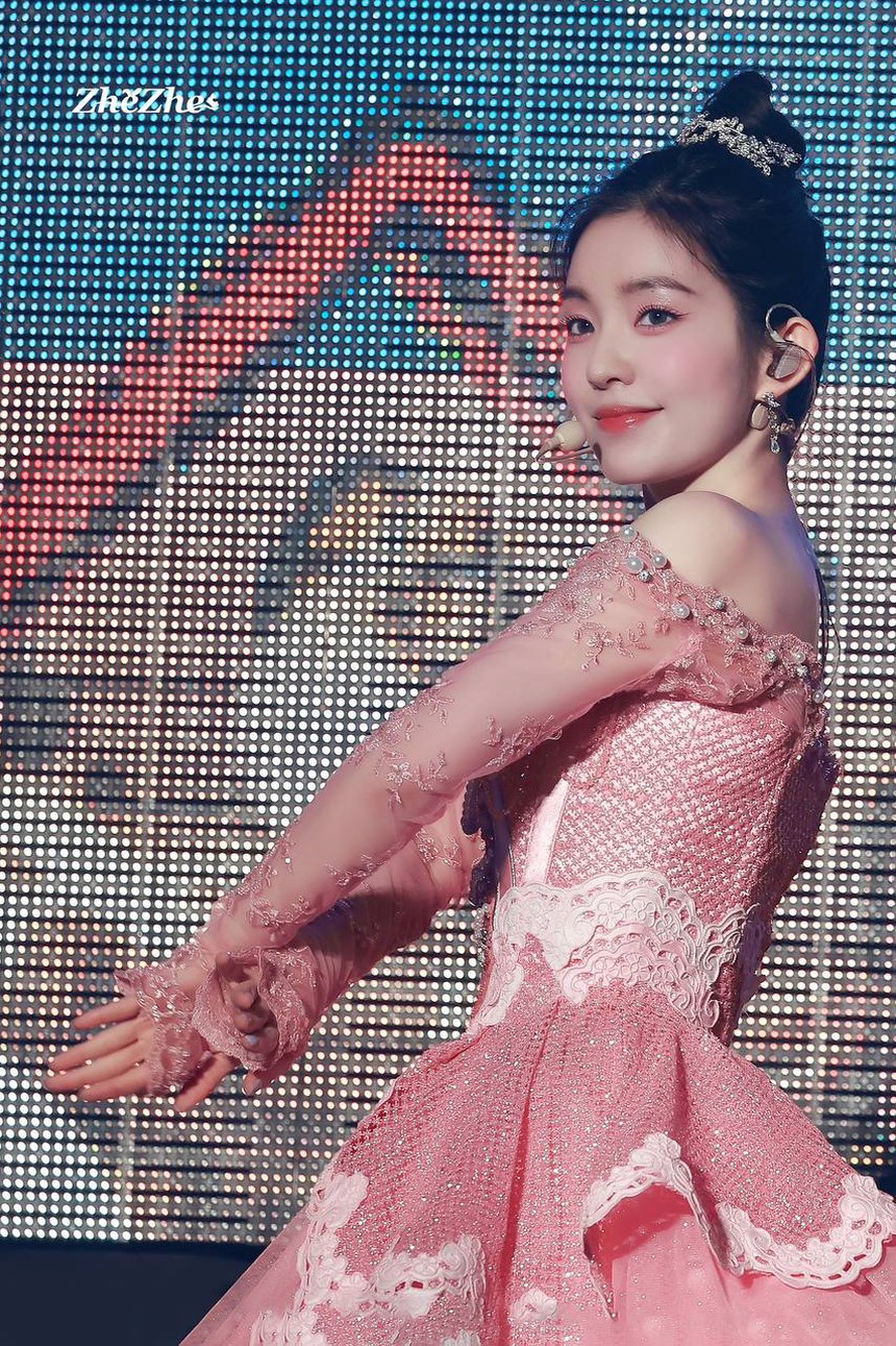 'Đệ nhất visual' bị đóng băng hoạt động cá nhân vì scandal, nhan sắc tuổi U35 khiến netizen choáng ngợp! - Ảnh 15.