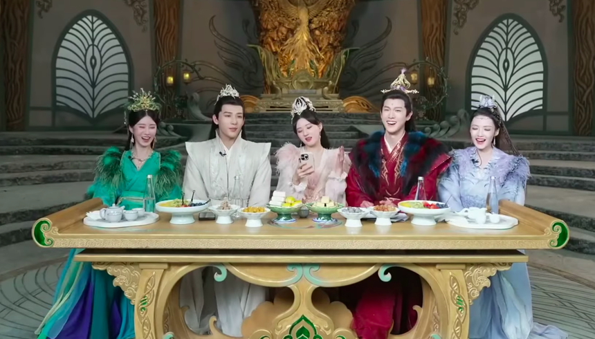 Triệu Lộ Tư lộ tính cách thật trên sóng livestream: Hết nhảy múa lại ăn uống liên tục cực đáng yêu - Ảnh 4.