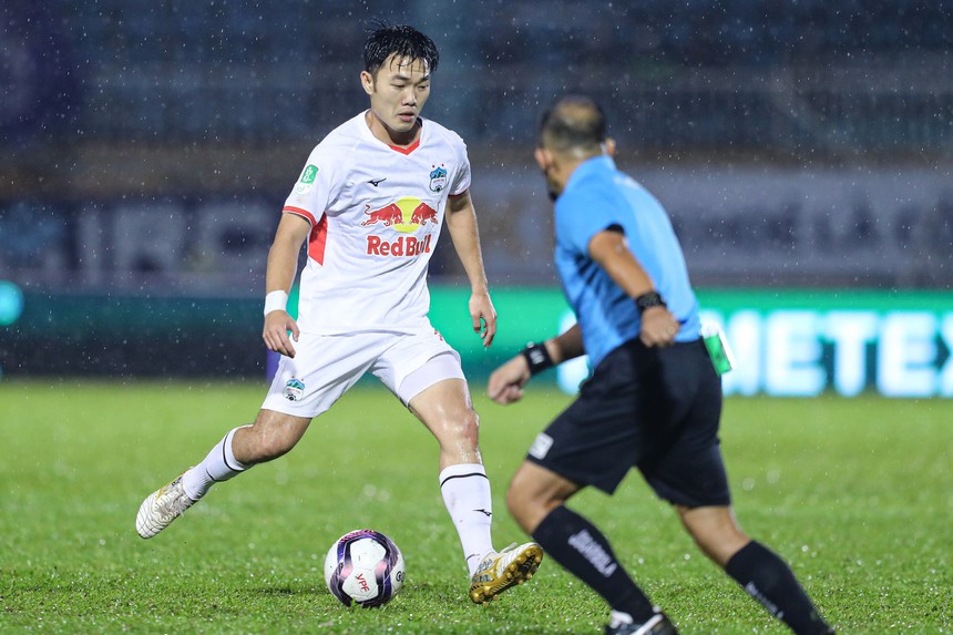 Nhìn Xuân Trường chịu cảnh mỉa mai, bỗng tiếc cho 'máy chạy Thường Châu' năm nào của thầy Park - Ảnh 3.