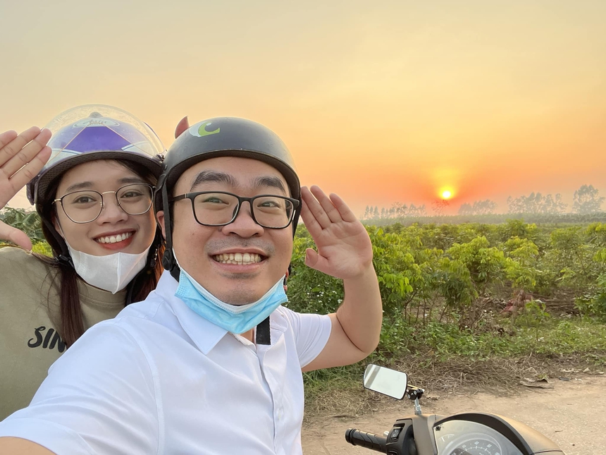 Bác sĩ Hà Nội có nhà riêng, xe xịn, ủ mưu chinh phục vợ đẹp nhờ chiêu "giả vờ đau bụng", yêu 3 tháng làm đám cưới - Ảnh 2. Bác sĩ Hà Nội có nhà riêng, xe xịn, ủ mưu chinh phục vợ đẹp nhờ chiêu "giả vờ đau bụng", yêu 3 tháng làm đám cưới - Ảnh 2.