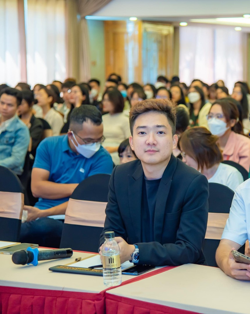 Những người “sừng sỏ” trong lĩnh vực truyền thông, marketing lên tiếng về ồn ào livestream bán giá sốc của Võ Hà Linh - Ảnh 2.