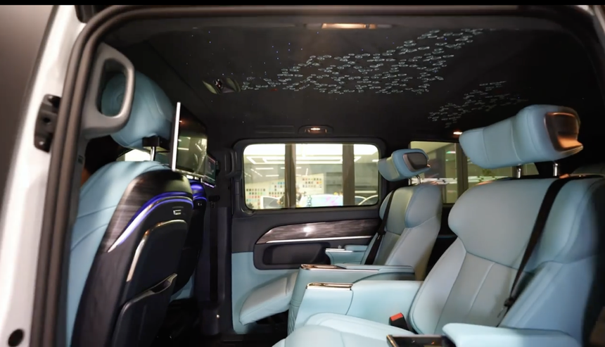 Chưa thoả mãn với trang bị nguyên bản, mẹ trẻ 3 con biến đổi Mercedes-Benz V-Class theo phong cách thương gia độc lạ  - Ảnh 3.