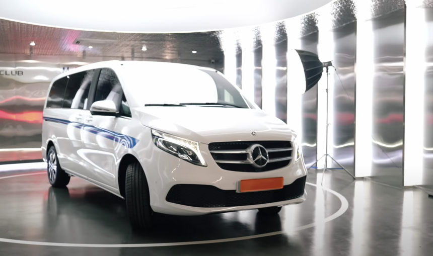 Chưa thoả mãn với trang bị nguyên bản, mẹ trẻ 3 con biến đổi Mercedes-Benz V-Class theo phong cách thương gia độc lạ  - Ảnh 7.