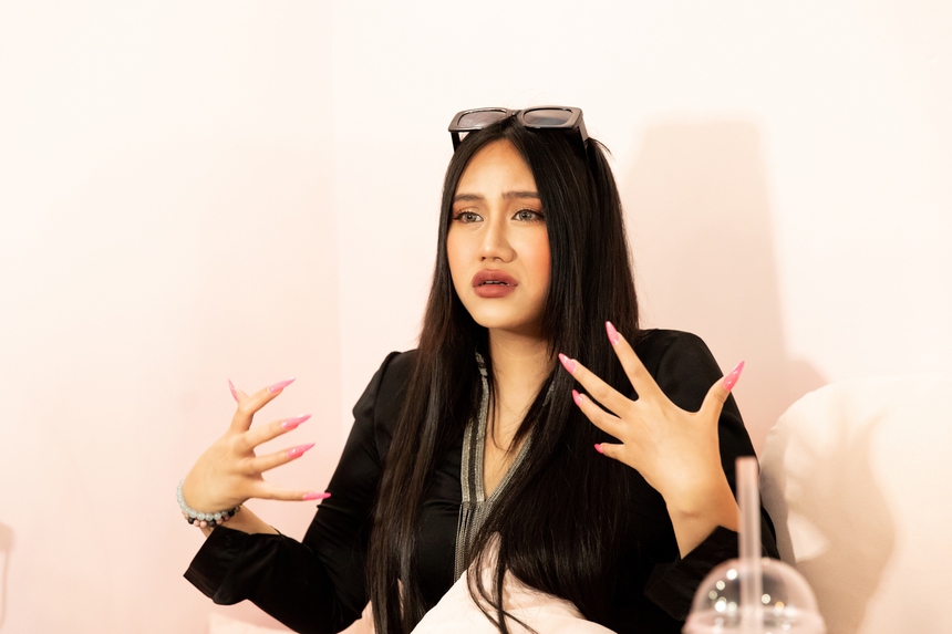 Sofia trải lòng sau sự cố bị bodyshaming: "Nhiều người trong nghề hỏi vì sao tôi như thế mà anh Châu Đăng Khoa vẫn nâng đỡ?" - Ảnh 4. Sofia trải lòng sau sự cố bị bodyshaming: "Nhiều người trong nghề hỏi vì sao tôi như thế mà anh Châu Đăng Khoa vẫn nâng đỡ?" - Ảnh 4.