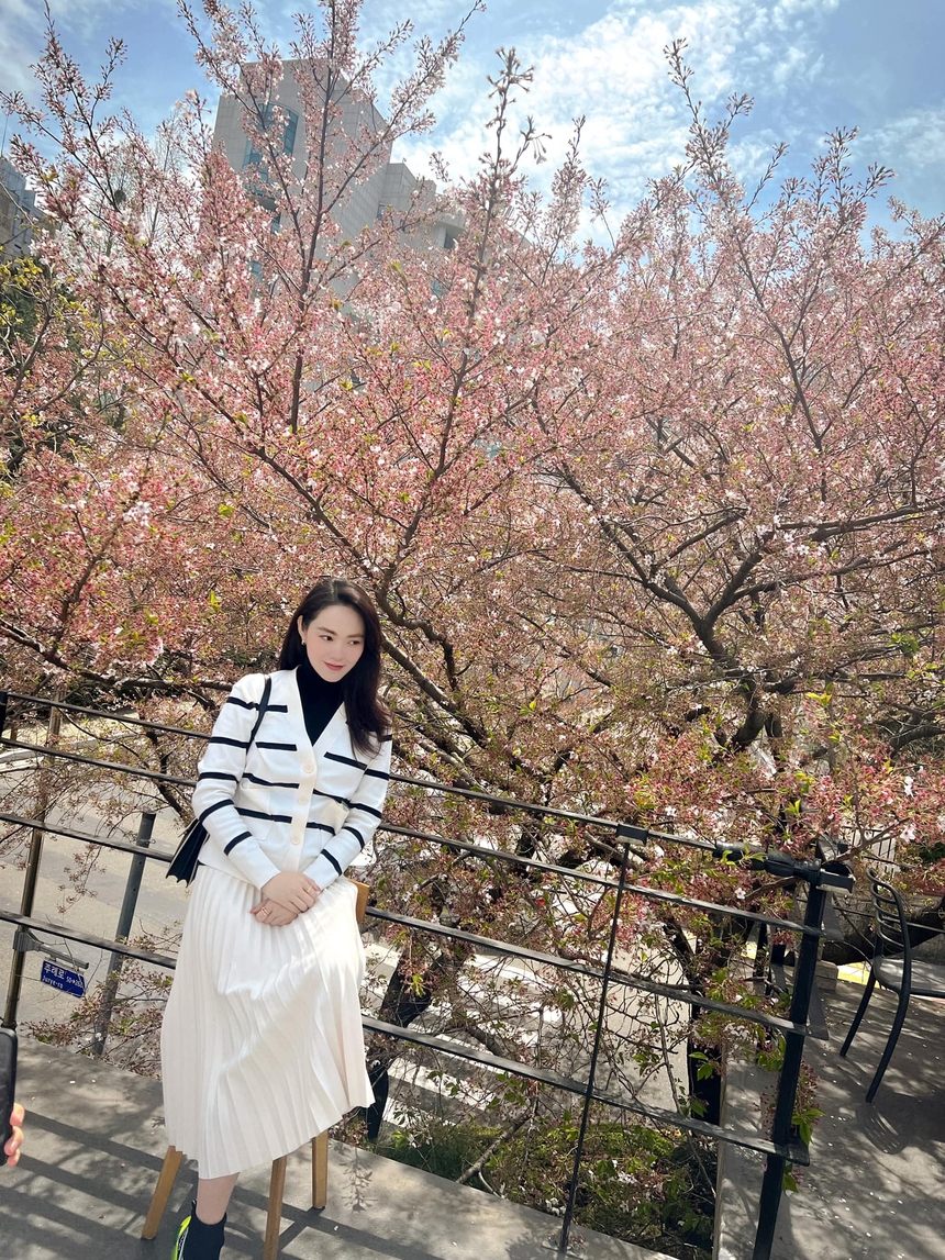 Chồng Minh Hằng không ngại rũ bỏ hình tượng đại gia khi chụp hình cho vợ - Ảnh 4.