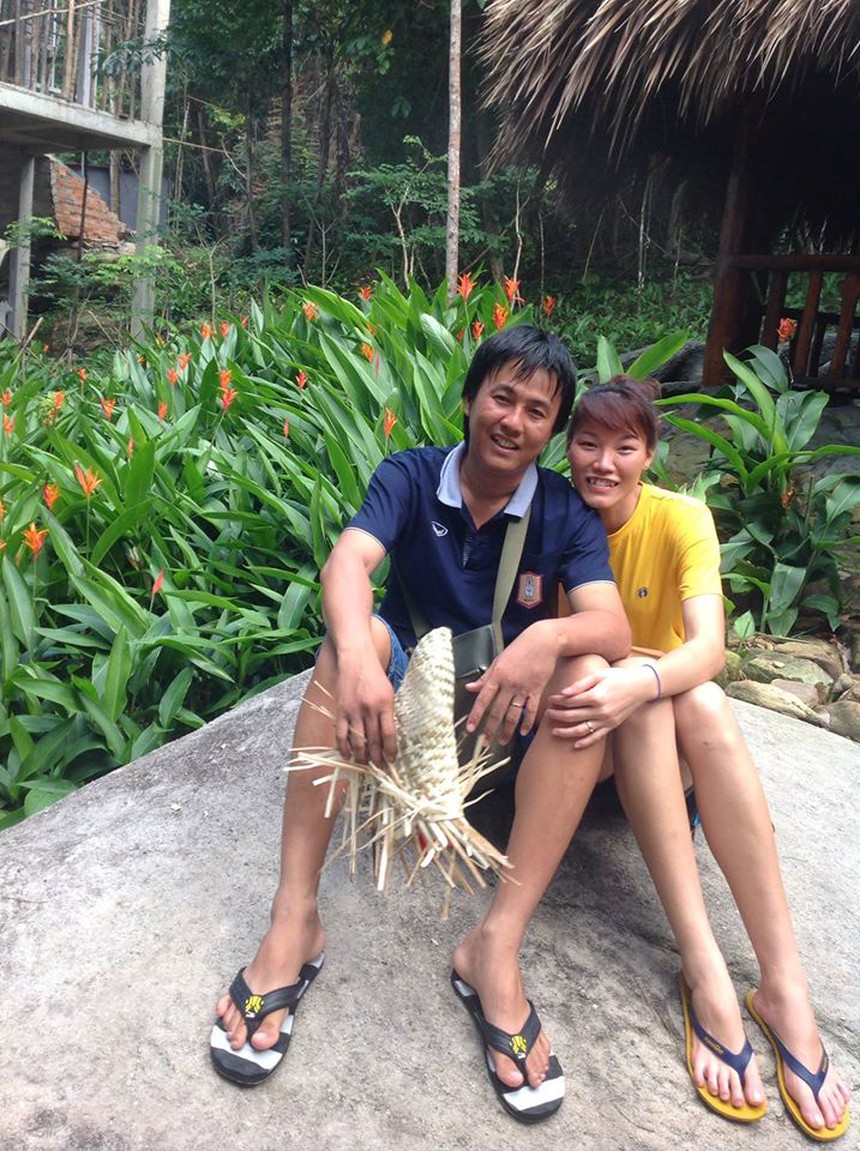 Ngọc Hoa và chồng là Lê Thái Bình. Ông xã của Ngọc Hoa cũng là một cựu VĐV bóng chuyền. Ngọc Hoa và ông Lê Thái Bình có 8 năm yêu nhau trước khi chính thức làm lễ cưới vào đầu năm 2013.  Ngọc Hoa cực đam mê bóng chuyền và may mắn được chồng ủng hộ hết mình để cô có thể yên tâm theo đuổi sự nghiệp. Nhưng cũng vì quá đam mê và hi sinh quá nhiều cho bóng chuyền mà Ngọc Hoa và chồng không có nhiều thời gian bên nhau.