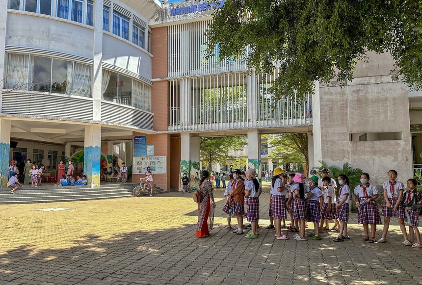 Cần Thơ: Cảnh giác với kẻ lạ mặt giả làm người thân đón học sinh - Ảnh 1.