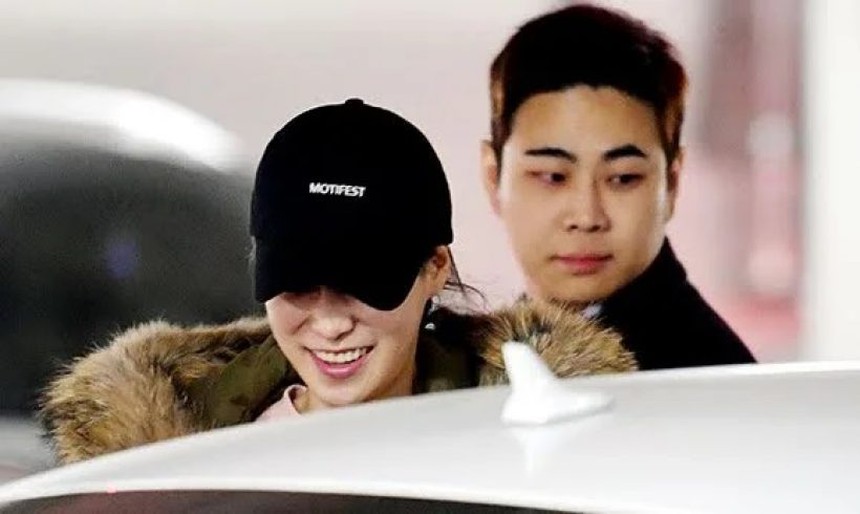 Hé lộ bạn trai cũ của “ác nữ” Lim Ji Yeon: Là chủ tịch, đã kết hôn với nữ ca sĩ đình đám, ngoại hình so với Lee Do Hyun thì sao? - Ảnh 2.