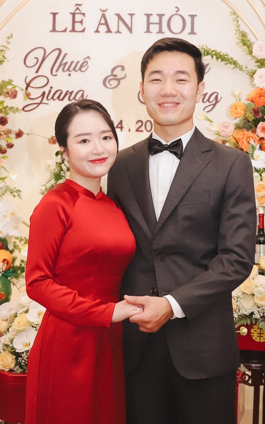 Tiểu thư Tuyên Quang làm vợ chân sút CLB Hải Phòng, từng bị chê kém duyên, giờ được chồng ca ngợi hết lời  - Ảnh 4.