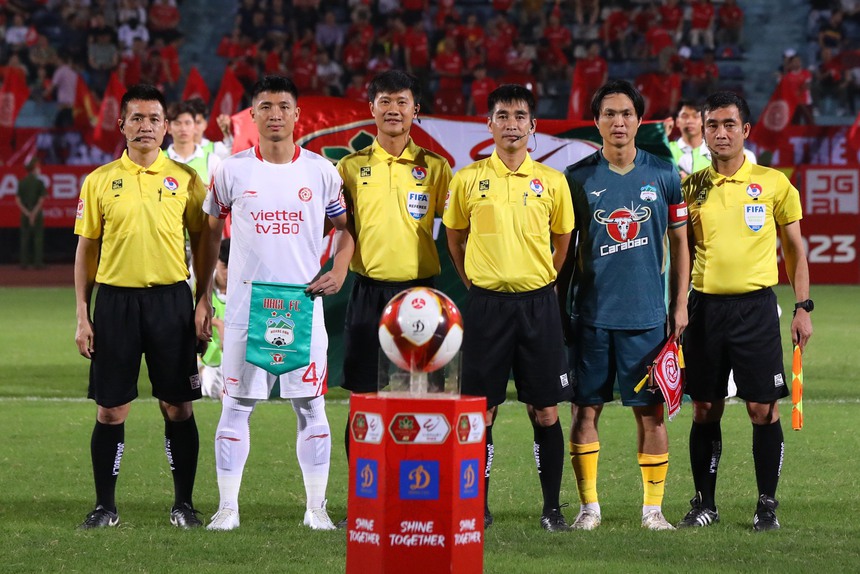 HLV Troussier chứng kiến dàn sao HAGL tỏa sáng, tìm ra đáp án trước thềm SEA Games 32 - Ảnh 2.