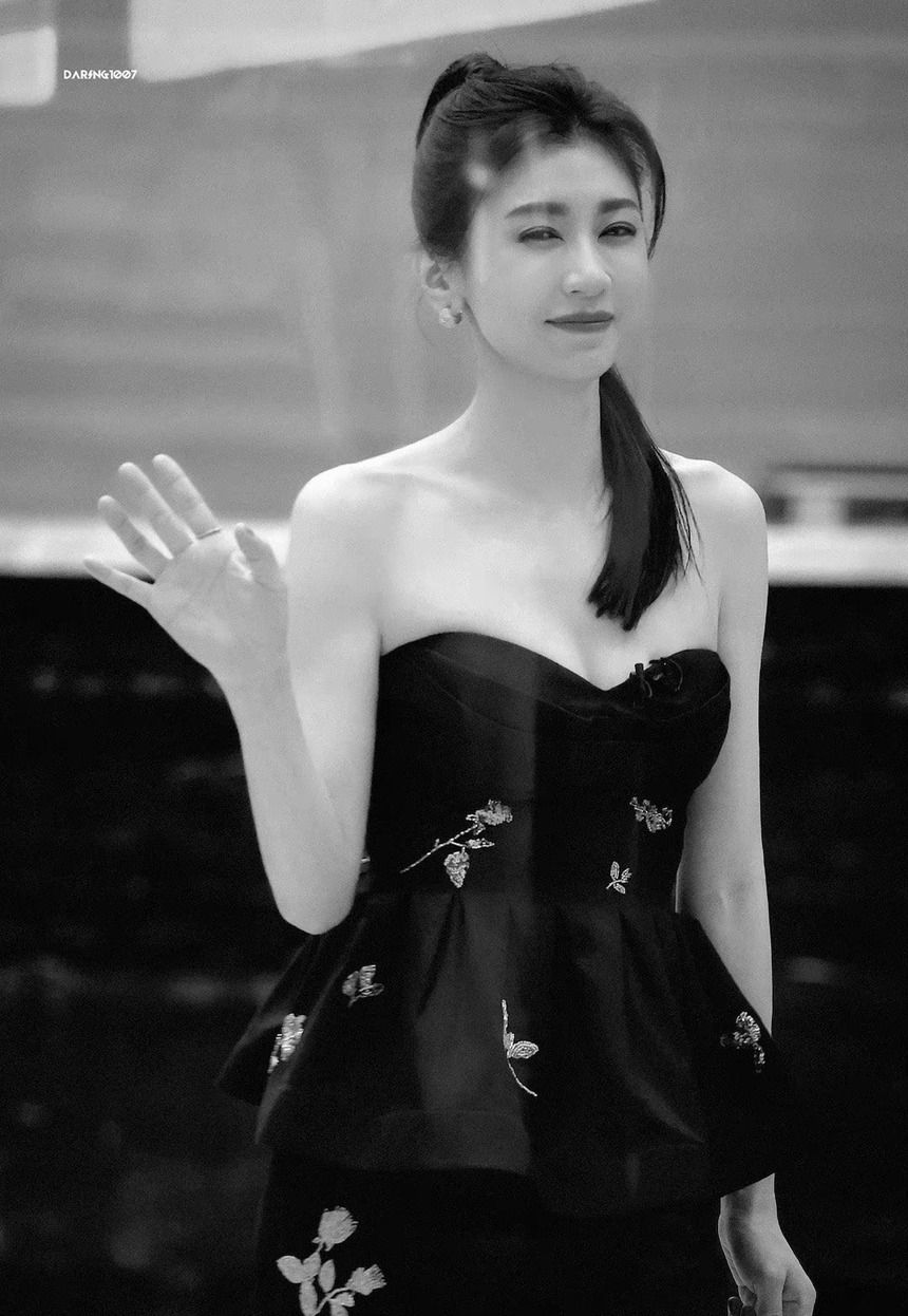 Giả Tịnh Văn gây sốt với ảnh hậu trường trong 'Tỷ tỷ đạp gió rẽ sóng 4' - Ảnh 2.