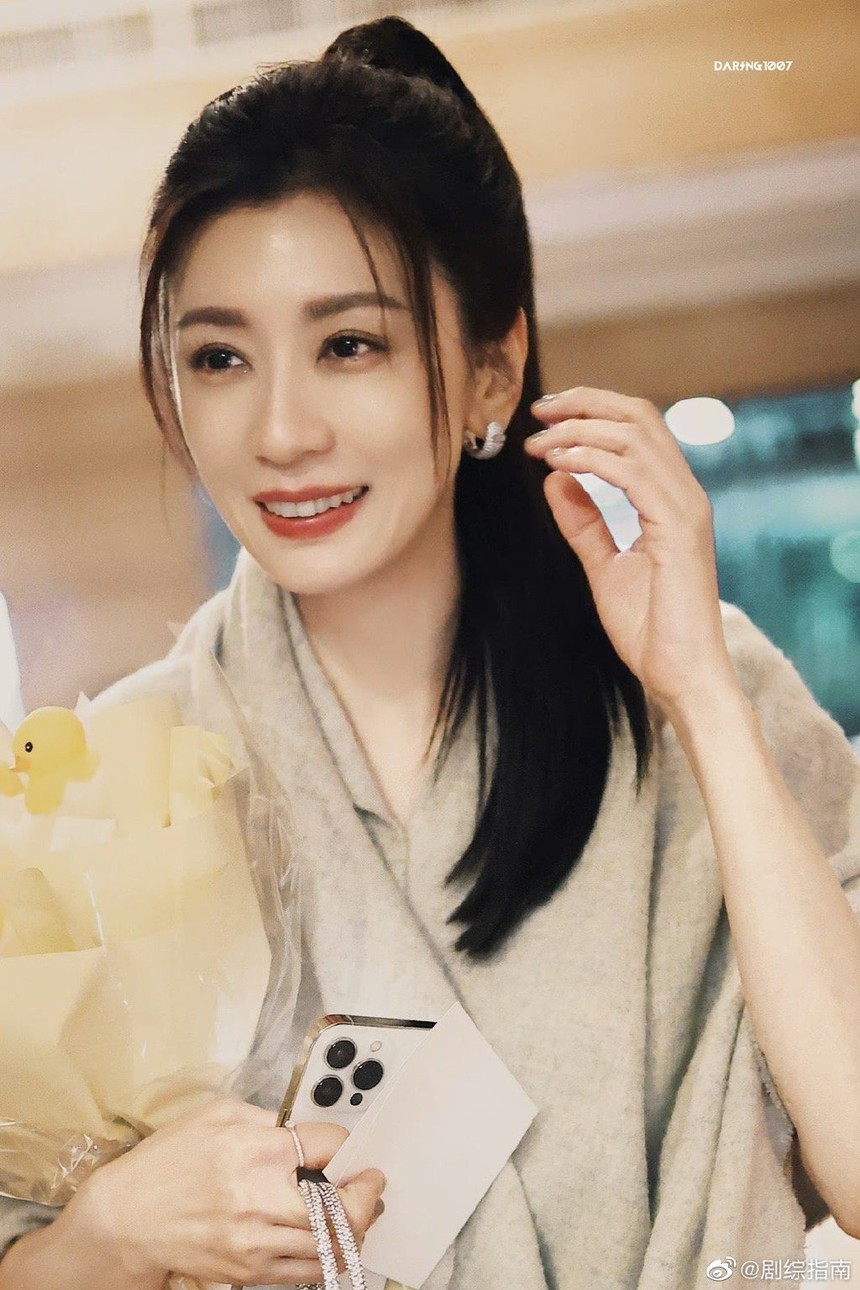 Giả Tịnh Văn gây sốt với ảnh hậu trường trong 'Tỷ tỷ đạp gió rẽ sóng 4' - Ảnh 7.