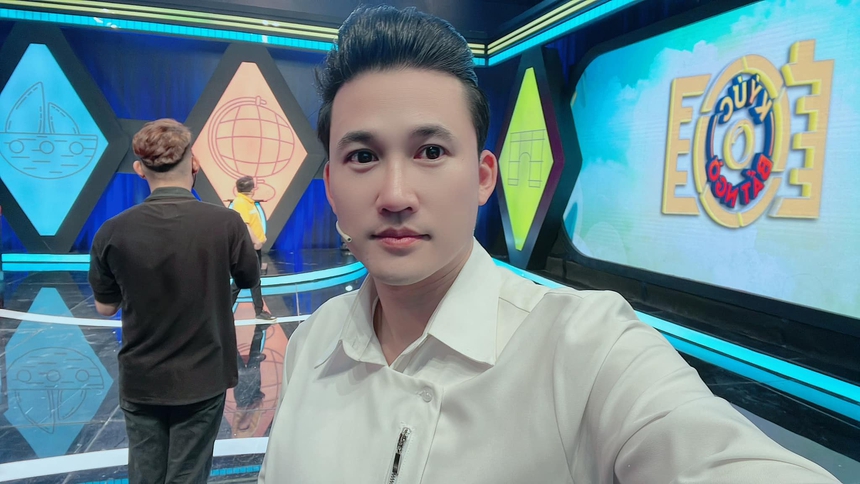 Bị 1 đồng nghiệp mỉa mai công khai giới tính nên không được mời làm nghề, Hà Trí Quang lên tiếng nhưng thái độ của người yêu mới gây chú ý  - Ảnh 3.