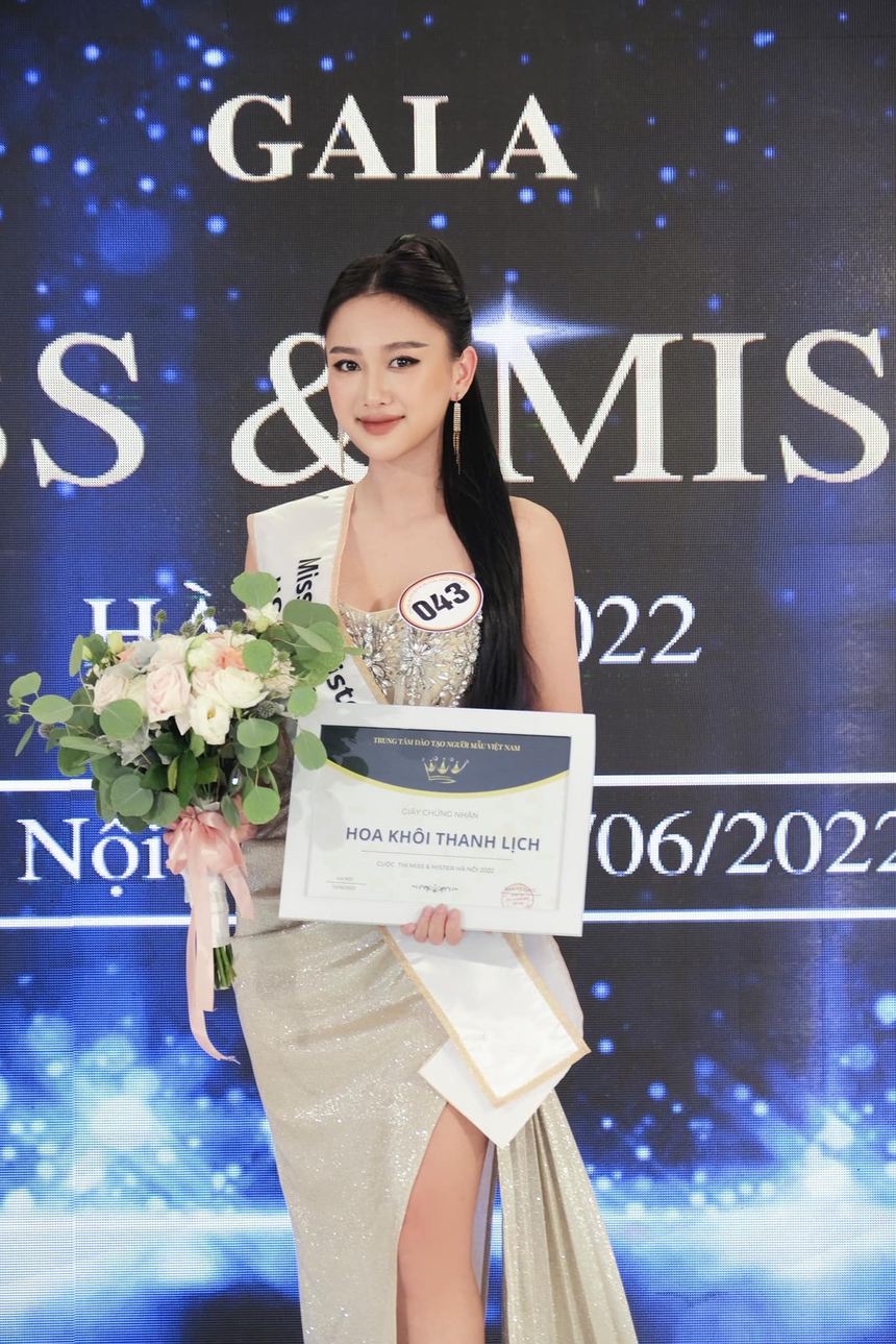 Bạn gái Hoa khôi Hà Nội ra sân cổ vũ tuyển thủ Việt Nam: Nhan sắc ngọt ngào, là mẫu ảnh có tiếng, MC VTV - Ảnh 2.