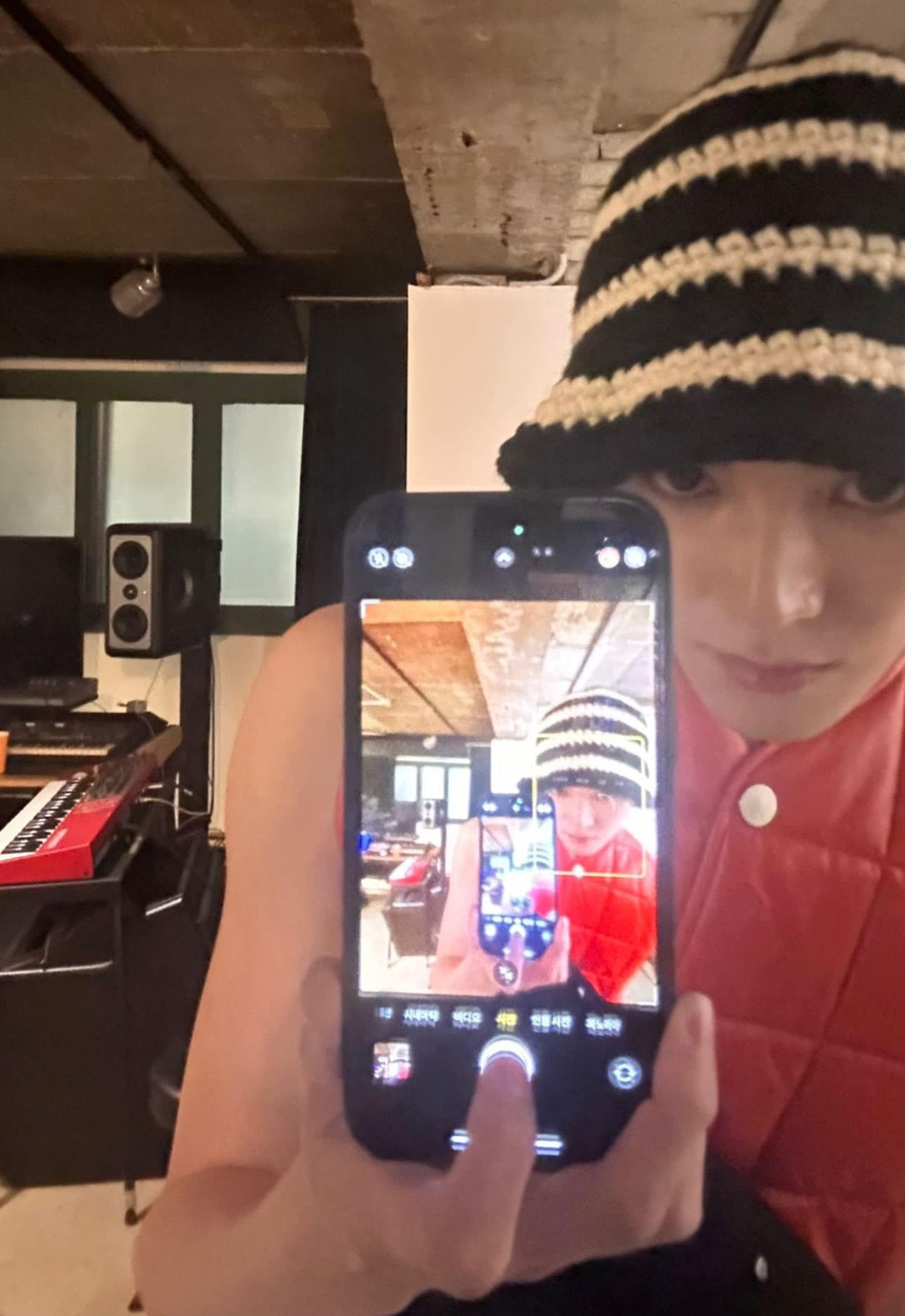 'Mirror selfie' xâm chiếm giới idol: Nayeon - Karina cũng phải chào thua trước visual chị đẹp hồi thiếu nữ - Ảnh 6.