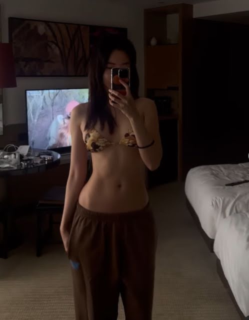 Nữ diễn viên gây tranh cãi vì đăng ảnh lộ nhũ hoa và cách cô đáp trả khán giả khiến ai cũng ngỡ ngàng - Ảnh 3.