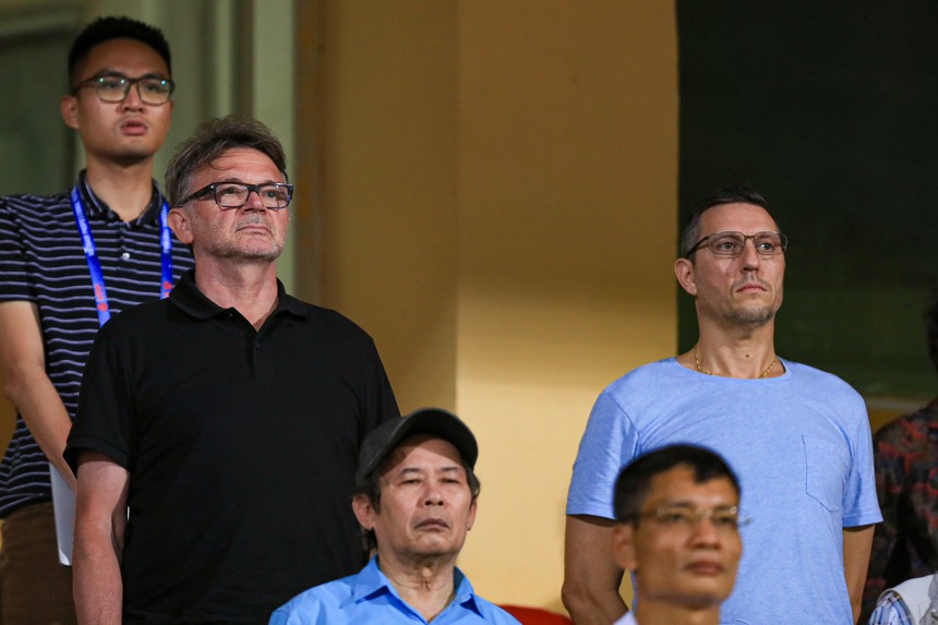 HLV Troussier chứng kiến dàn sao HAGL tỏa sáng, tìm ra đáp án trước thềm SEA Games 32 - Ảnh 3.