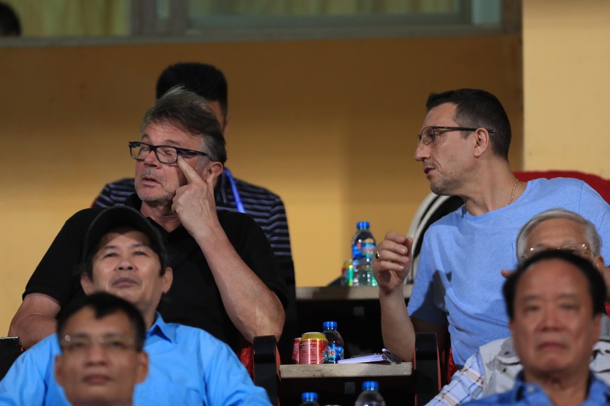 HLV Troussier chứng kiến dàn sao HAGL tỏa sáng, tìm ra đáp án trước thềm SEA Games 32 - Ảnh 4.